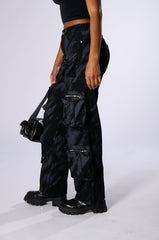 MOODY ATTITUDE PRINTED CARGO PANT