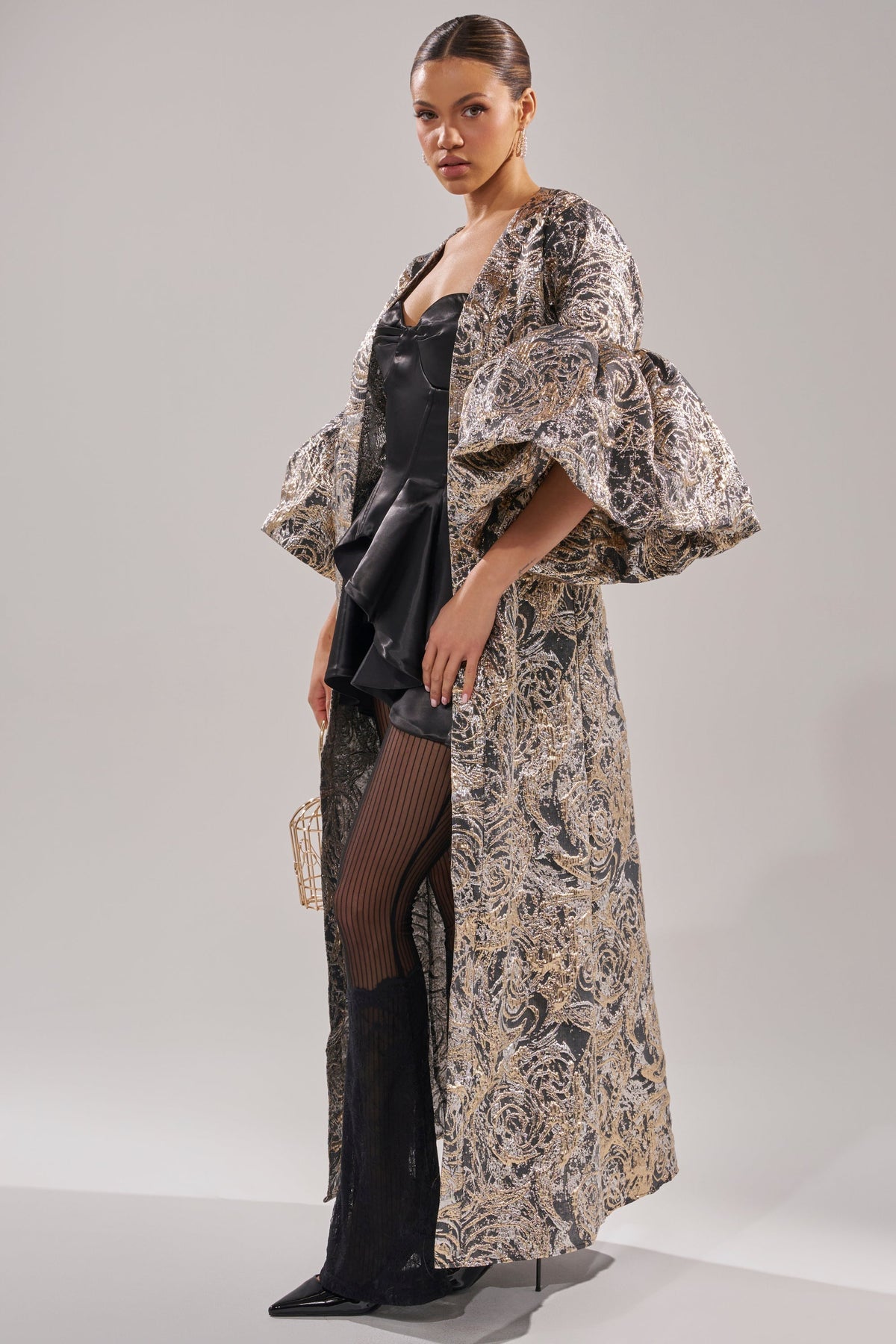 METALLIC PUFF SLEEVE BROCADE DUSTER IN SILVER
