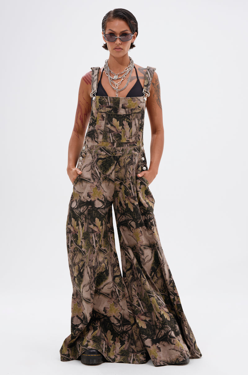 CARMINE CAMO OVERSIZED OVERALLS