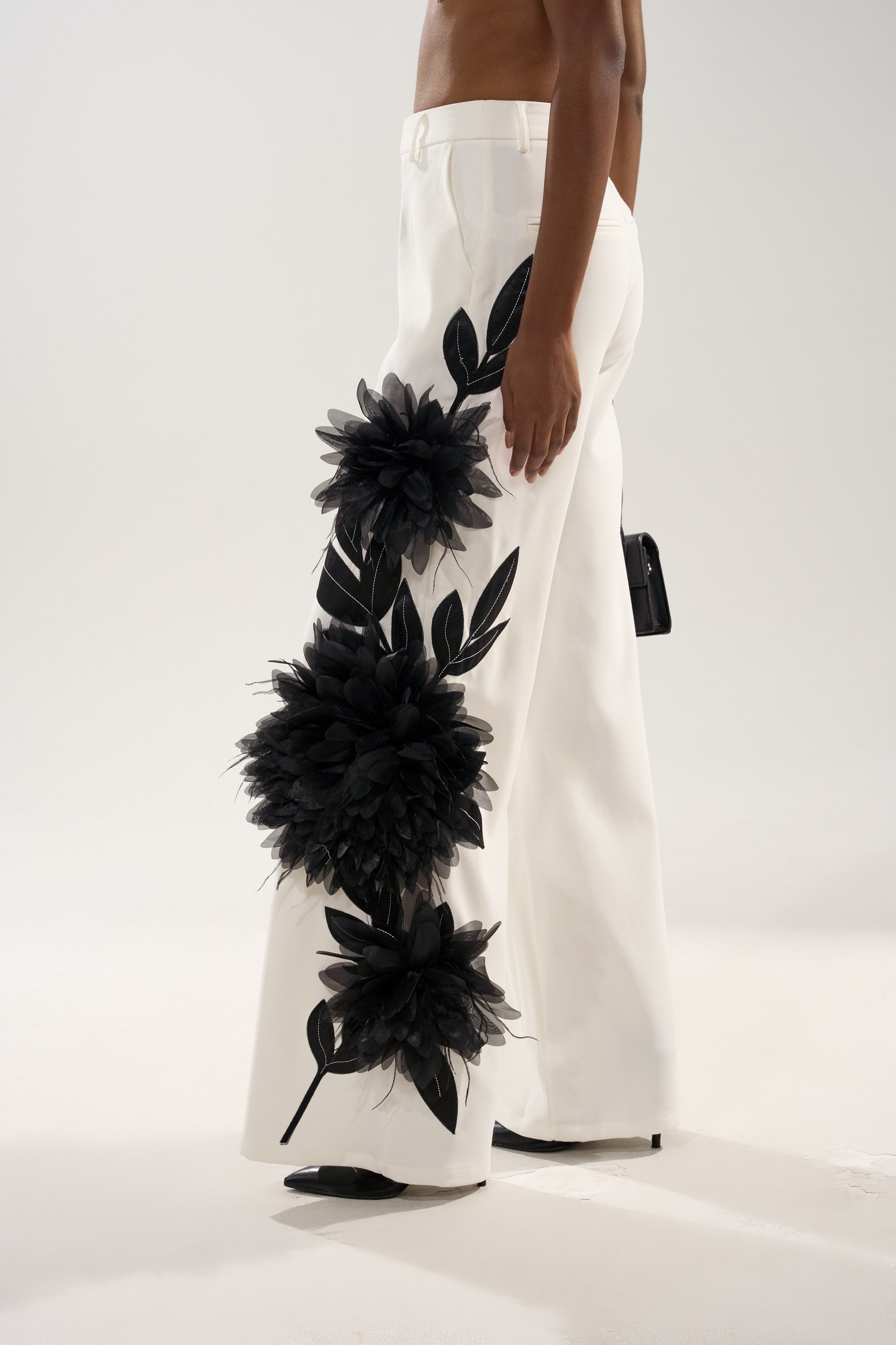 IN FULL BLOOM APPLIQUE TROUSER
