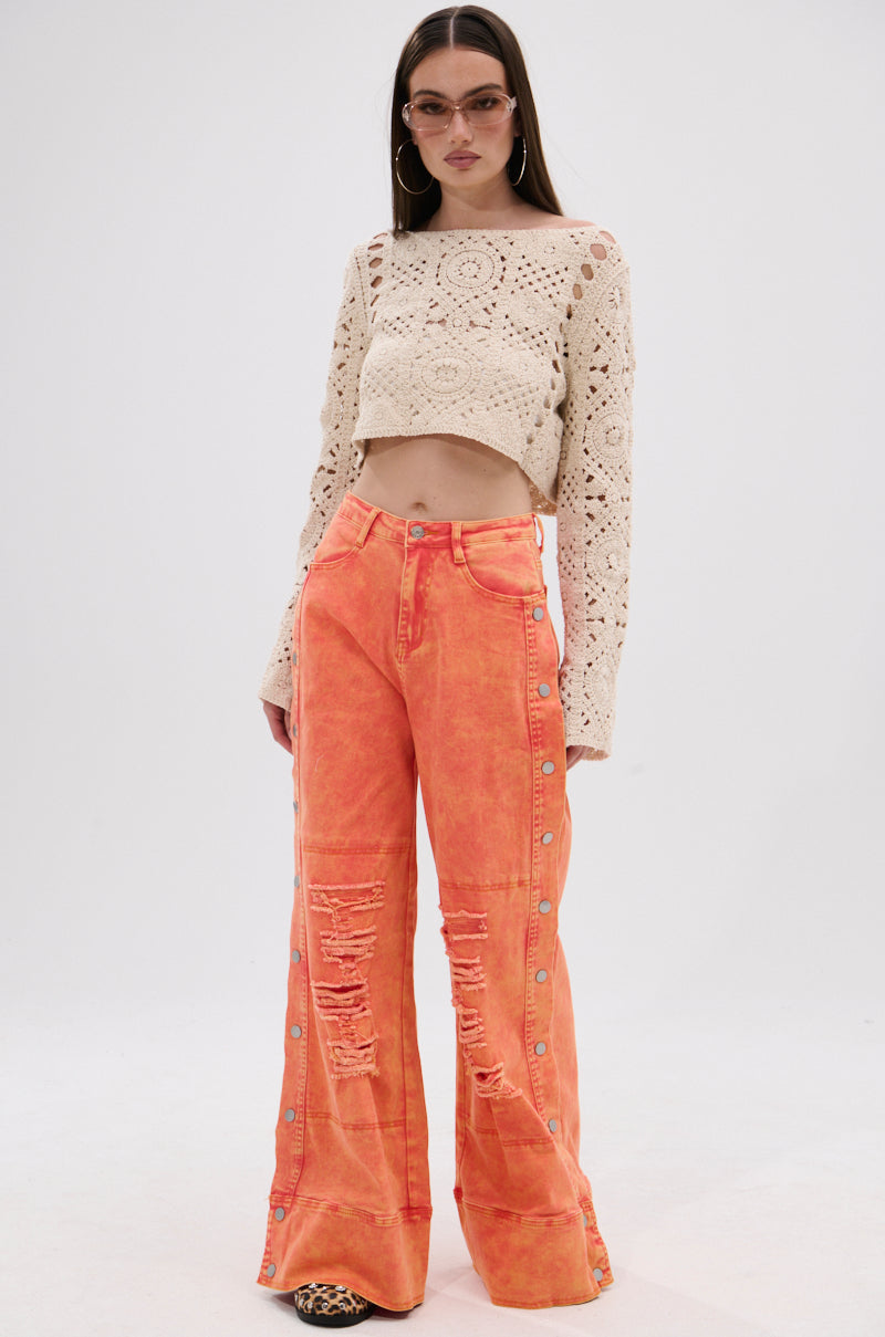 ABOVE AVERAGE DISTRESSED SIDE SNAP JEANS