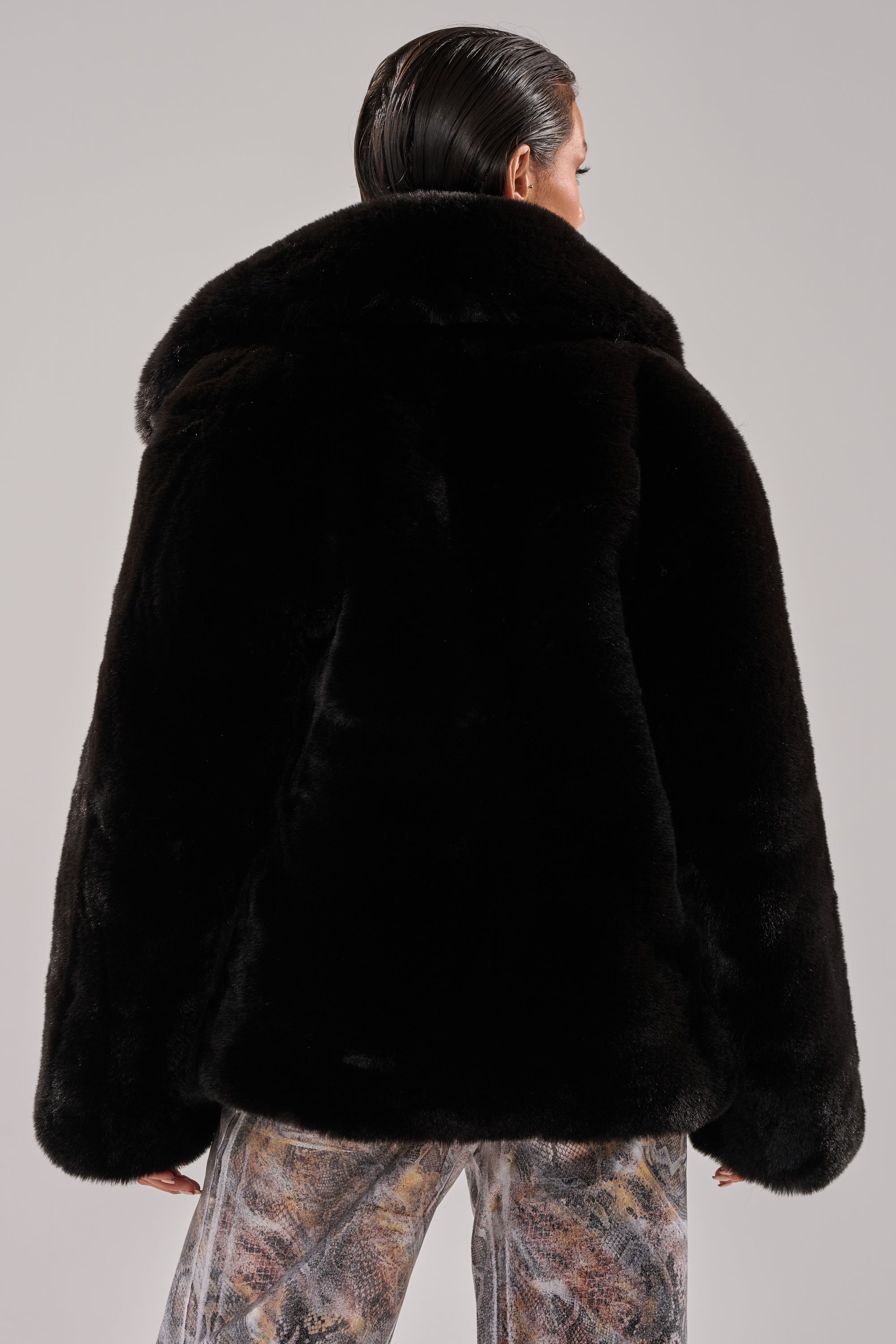 NO LOOKING BACK FAUX FUR IN BLACK
