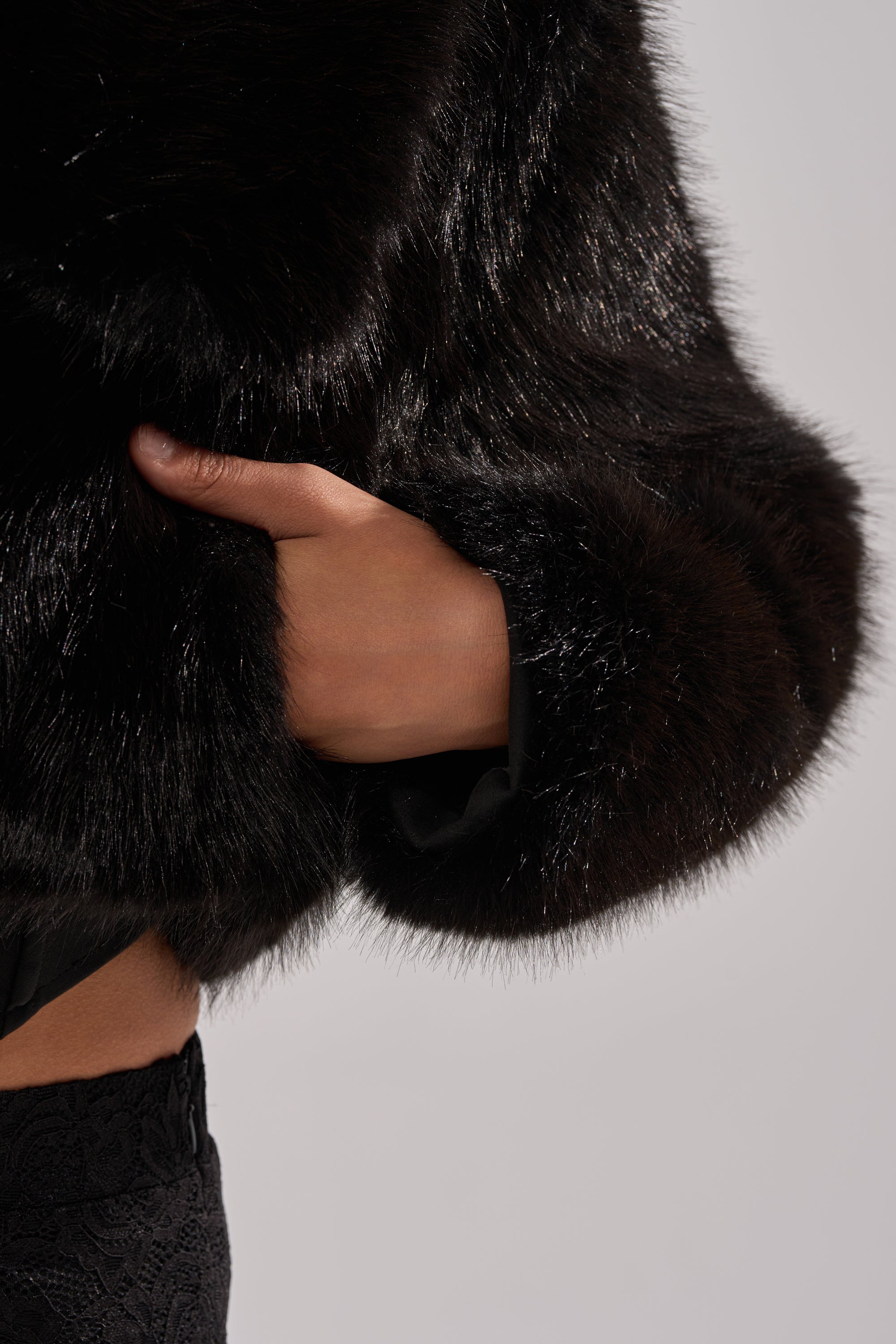 CADENCE FAUX FUR IN BLACK