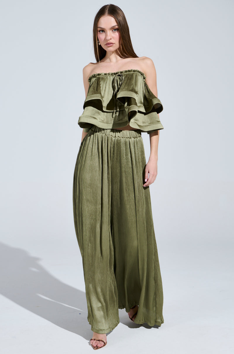 FLY AWAY WITH ME RUFFLE BLOUSE