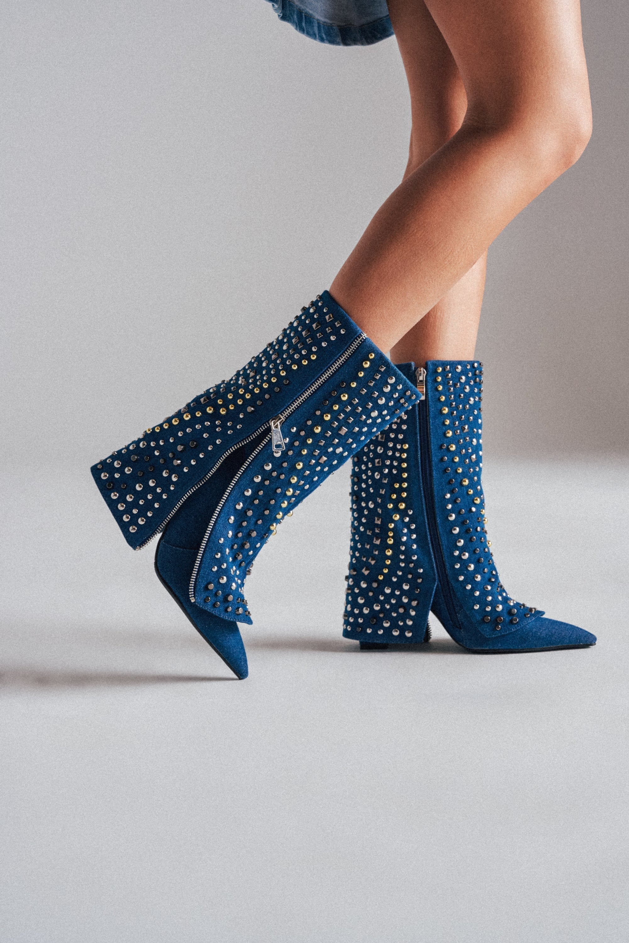 AZALEA WANG HENZI DENIM STUDDED CHUNKY BOOTIE