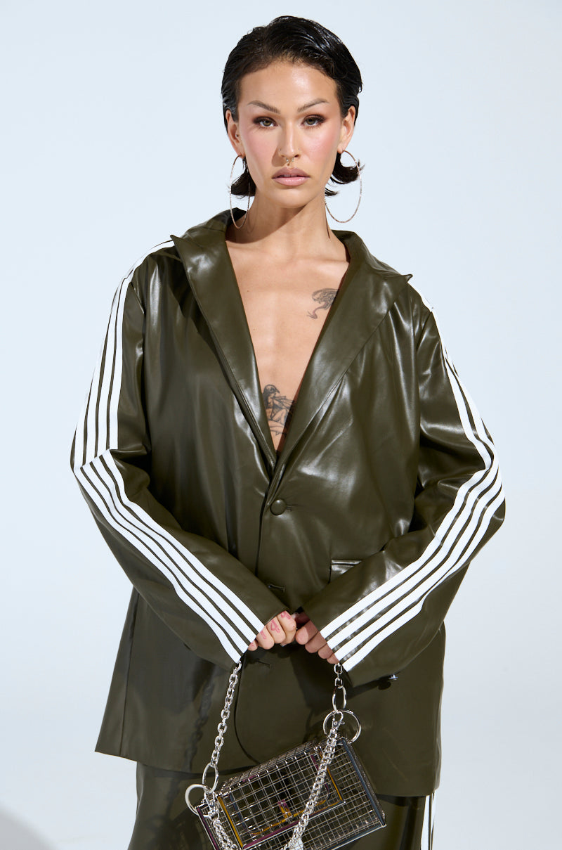 DAY TIME LOVIN OVERSIZED BLAZER IN OLIVE