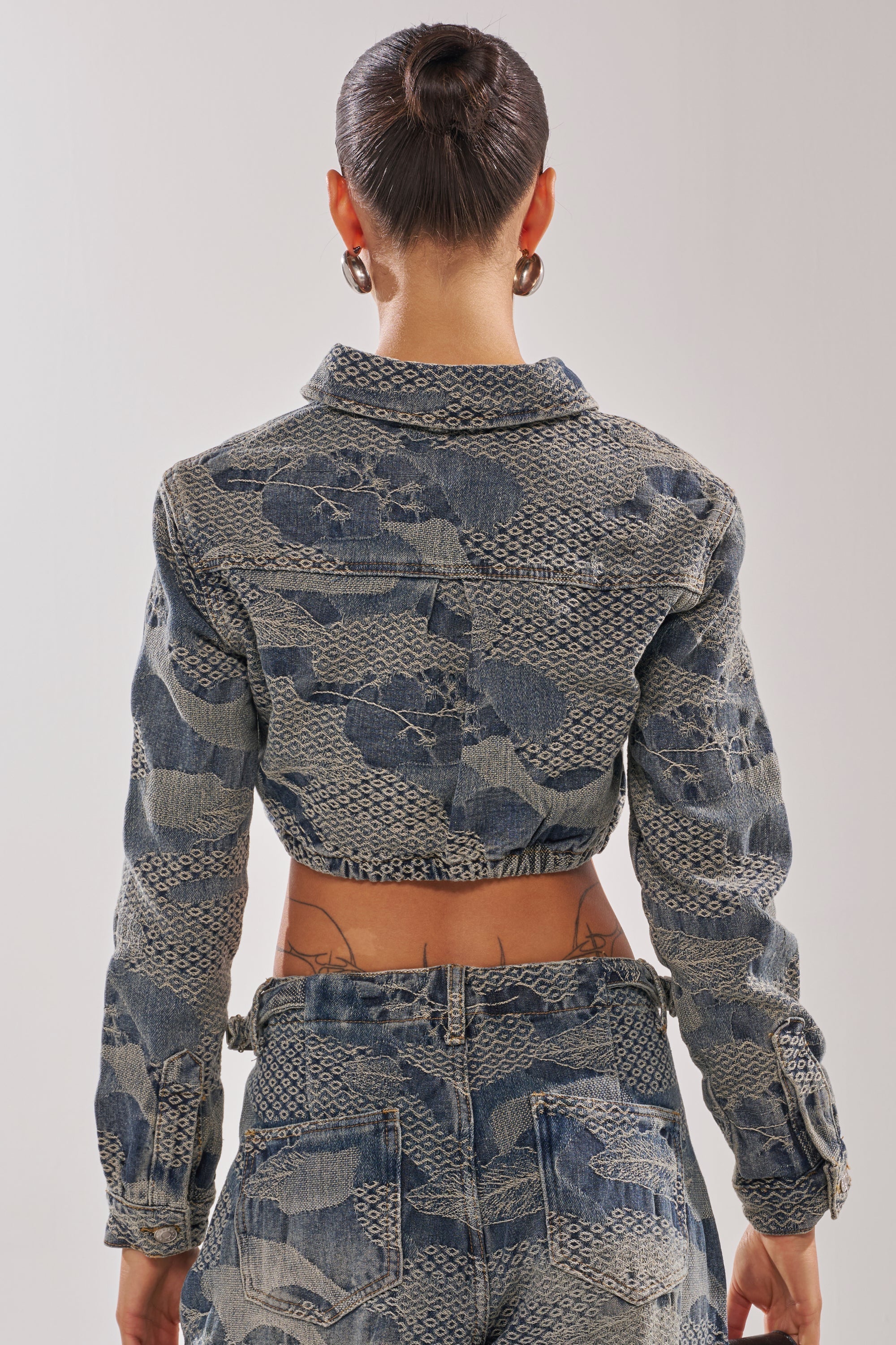I THINK YOU WANNA KNOW DENIM BUTTON DOWN
