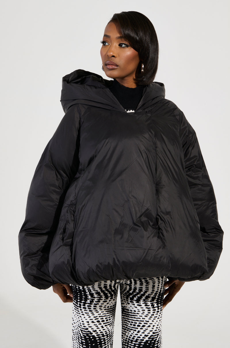 LEONE STATEMENT CIRCLE CROP PUFFER IN BLACK