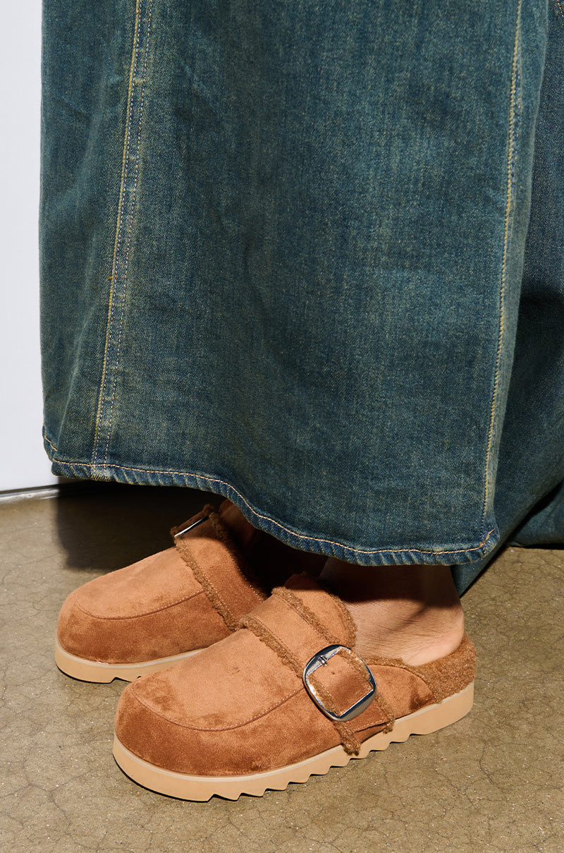 AZALEA WANG SIMAH CHESTNUT SLIPPER CLOG