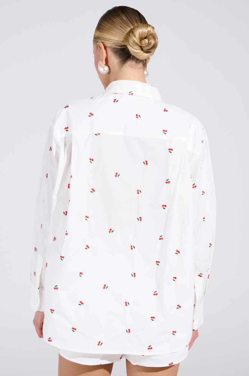 FLOWER WOMAN BUTTON DOWN TOP