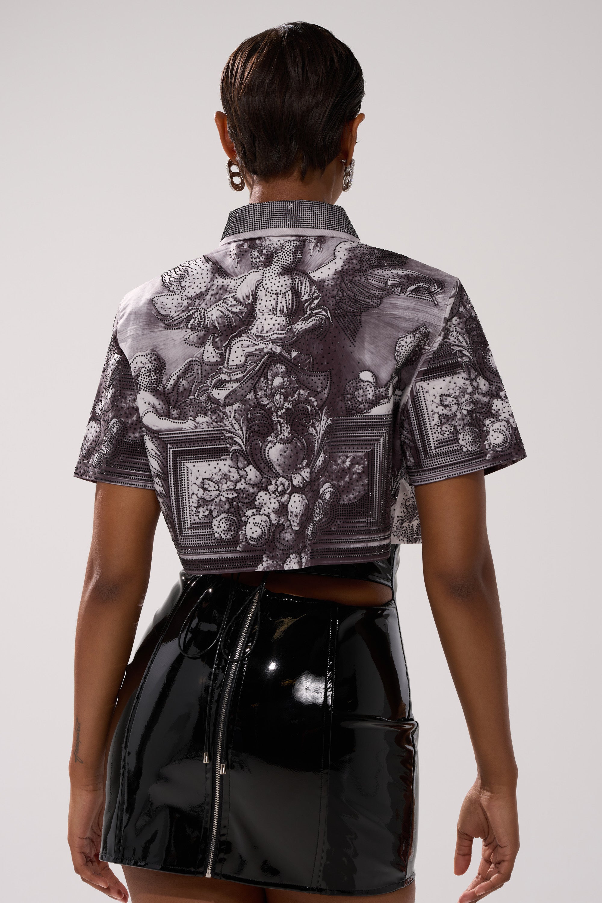 FEELING ALL THE WAVES BUTTON DOWN