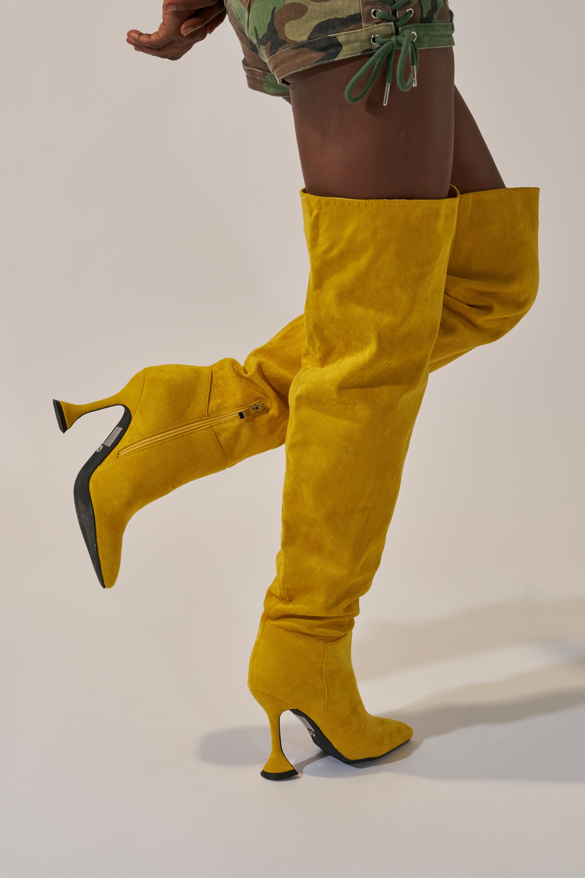 AZALEA WANG STEPHAN YELLOW SUEDE CHUNKY BOOT