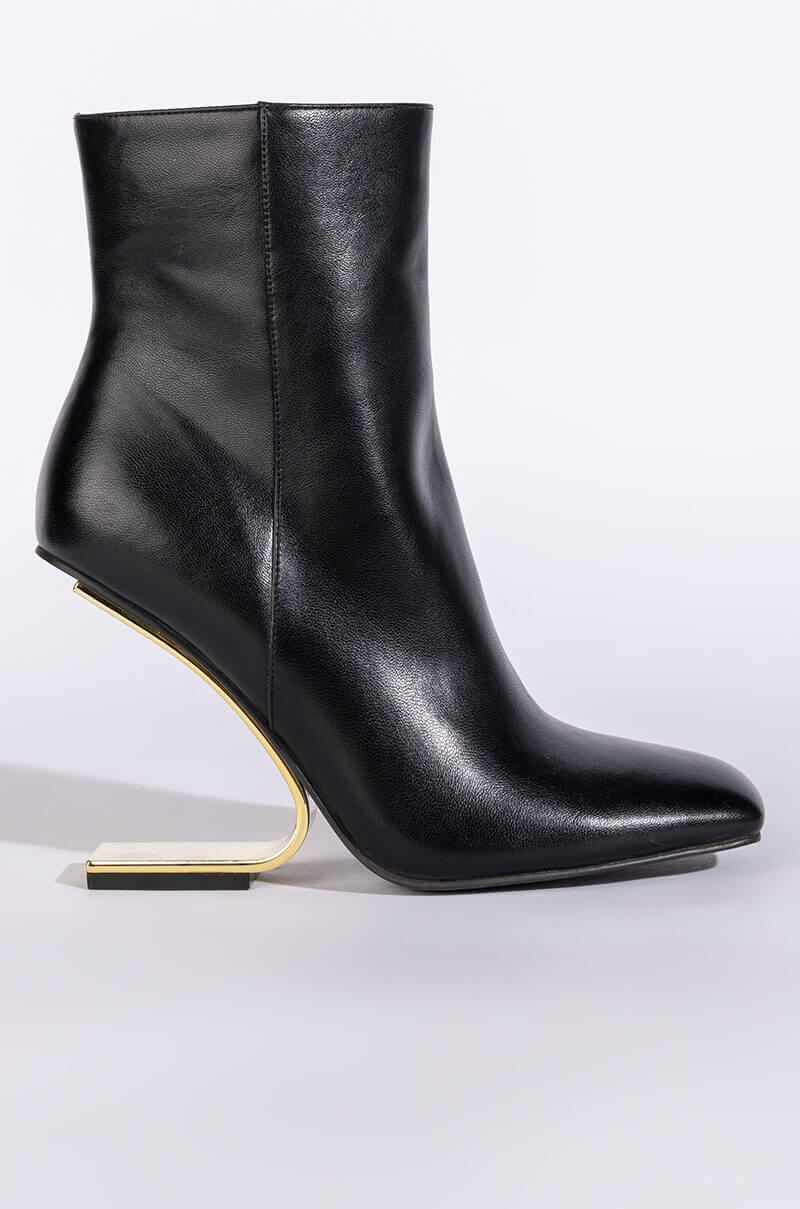 AZALEA WANG ARIANNA SMOOTH VEGAN LEATHER WEDGE BOOTIE IN BONE