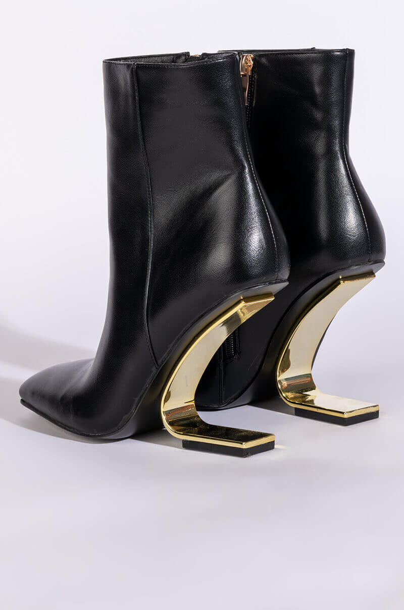 AZALEA WANG ARIANNA SMOOTH VEGAN LEATHER WEDGE BOOTIE IN BONE