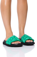 AZALEA WANG BEE FLAT SANDAL IN GREEN