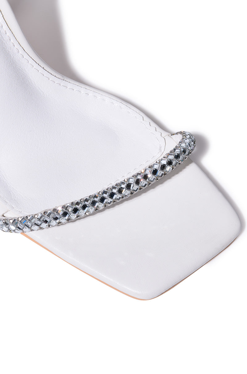 AZALEA WANG BROMLEY STRAPPY SANDAL IN WHITE