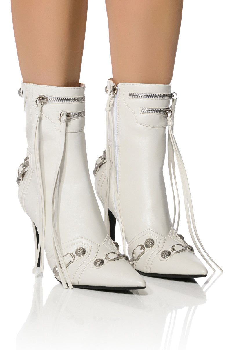 AZALEA WANG BROOKLYN PU BOOTIE IN WHITE