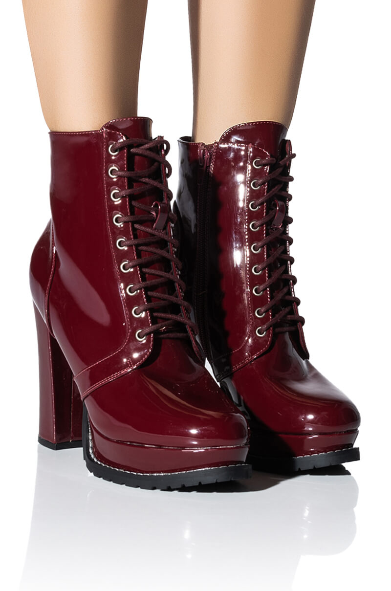 AZALEA WANG FREDDIE CHUNKY LACE UP BOOTIE IN BURGUNDY