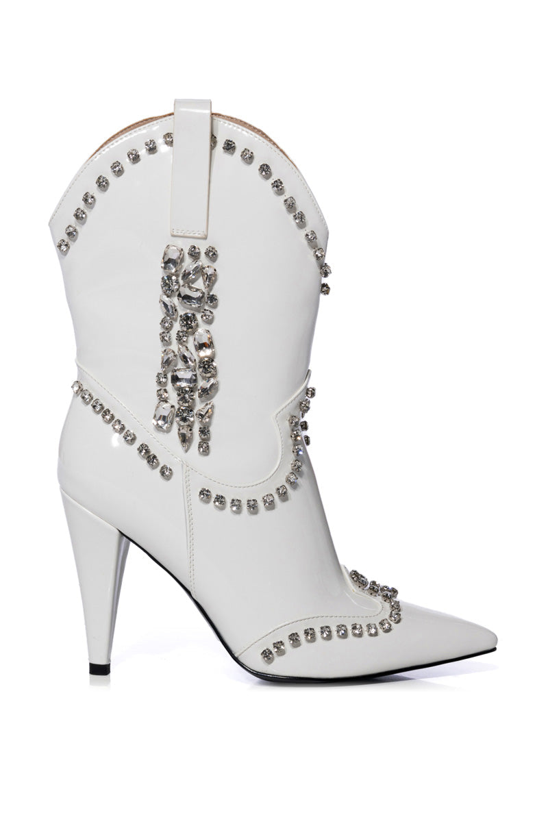 AZALEA WANG FREIDA EMBELLISHED BOOTIE IN WHITE