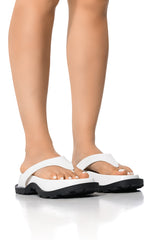 AZALEA WANG LIV FLIP FLOP SANDAL IN WHITE