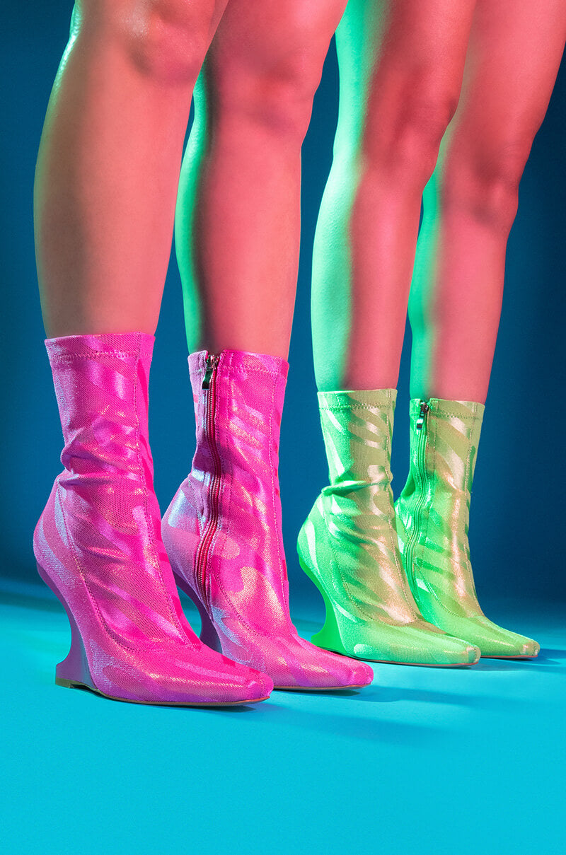 AZALEA WANG GIULETTE FUCHSIA INVERSE HEEL BOOTIE IN FUCHSIA