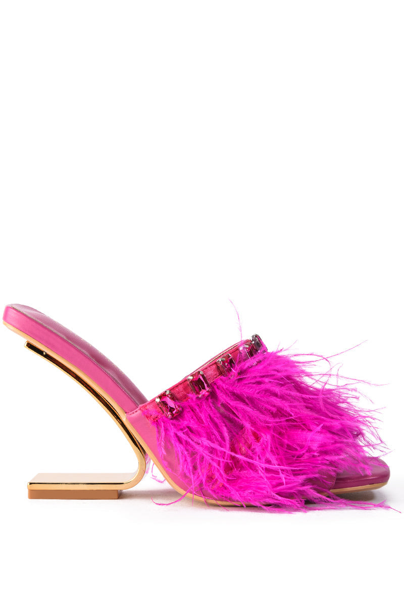 AZALEA WANG HARTFORD SANDAL WITH FEATHERS IN FUCHSIA