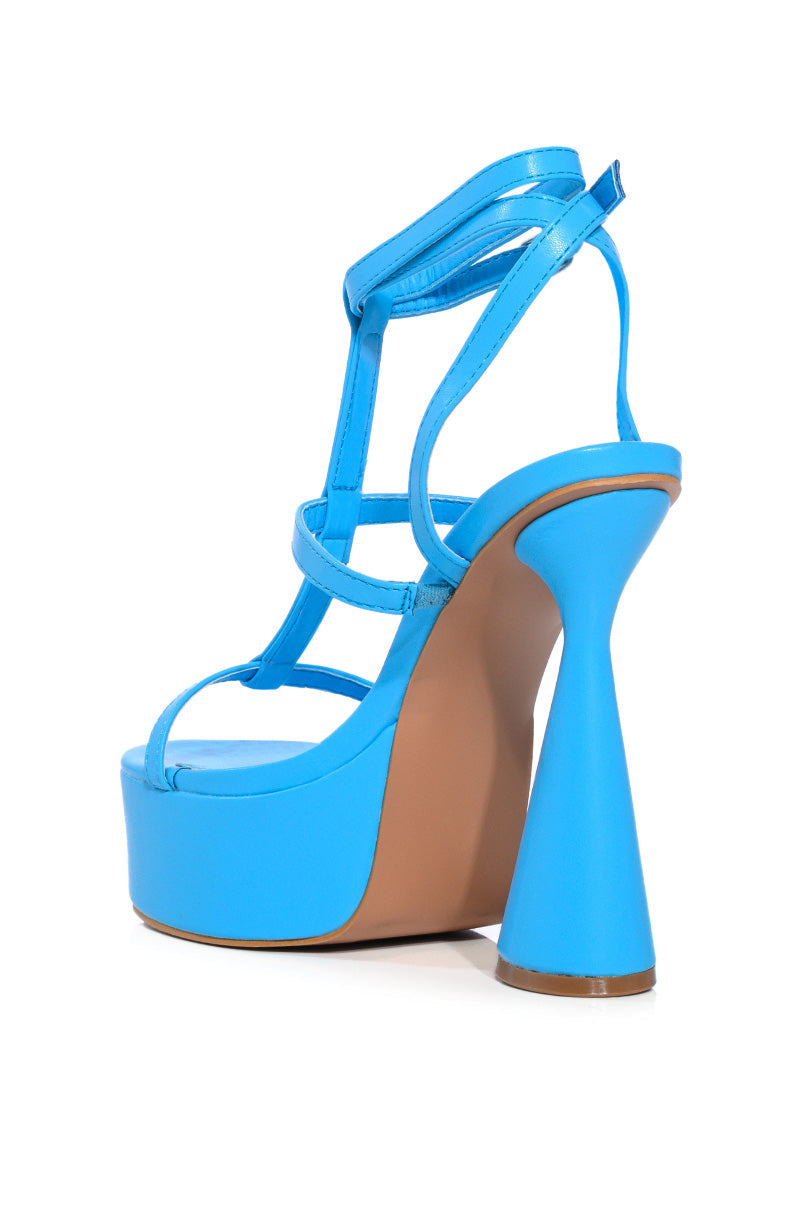 AZALEA WANG HONOLULU CHUNKY SANDAL IN TURQUOISE