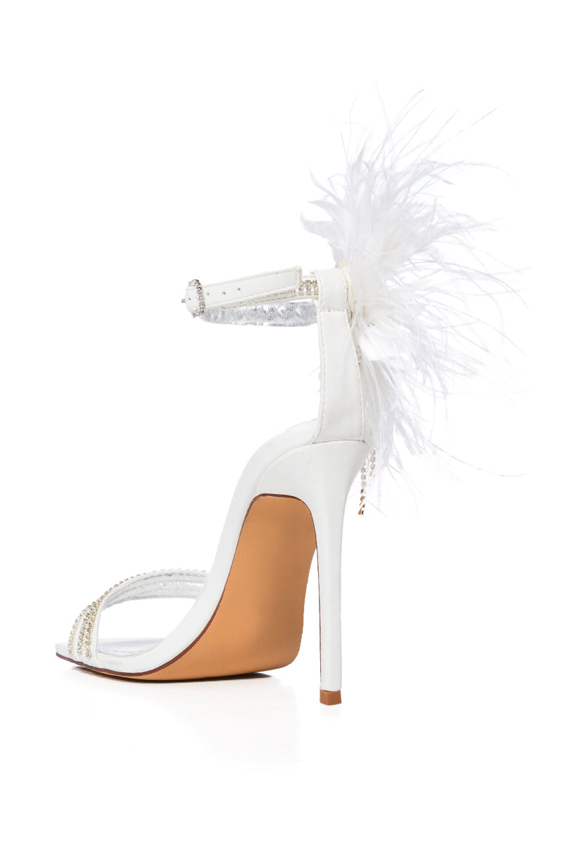 AZALEA WANG LICORICE FEATHER FLOWER EMBELLISHED SANDAL IN WHITE