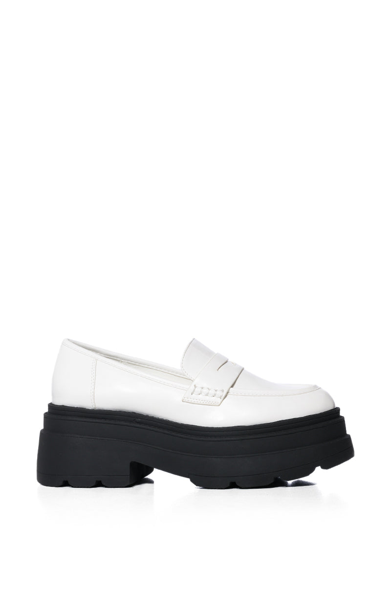 AZALEA WANG PAX CLASSIC FLATFORM LOAFER IN WHITE