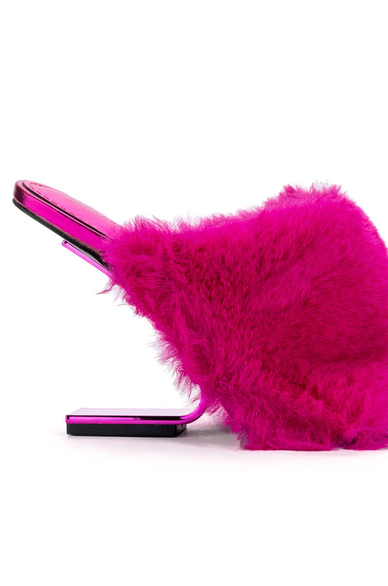 AZALEA WANG REMI FUR WEDGE SANDAL IN FUCHSIA