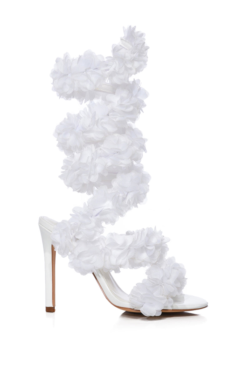 AZALEA WANG THEODOSIA FLORAL SANDAL IN WHITE