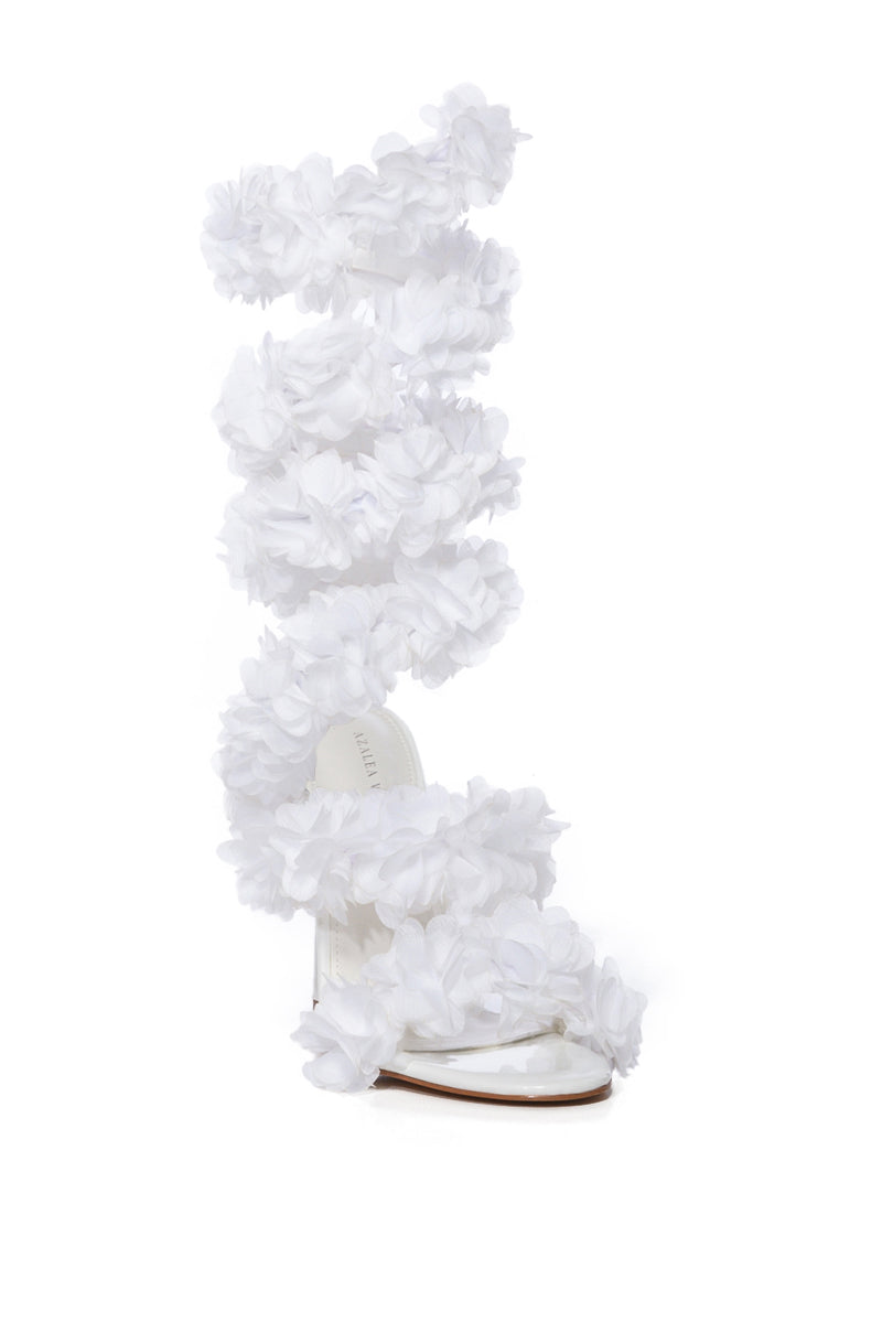 AZALEA WANG THEODOSIA FLORAL SANDAL IN WHITE