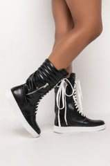 AZALEA WANG THROW IT BACK FLAT SNEAKER IN BLACK