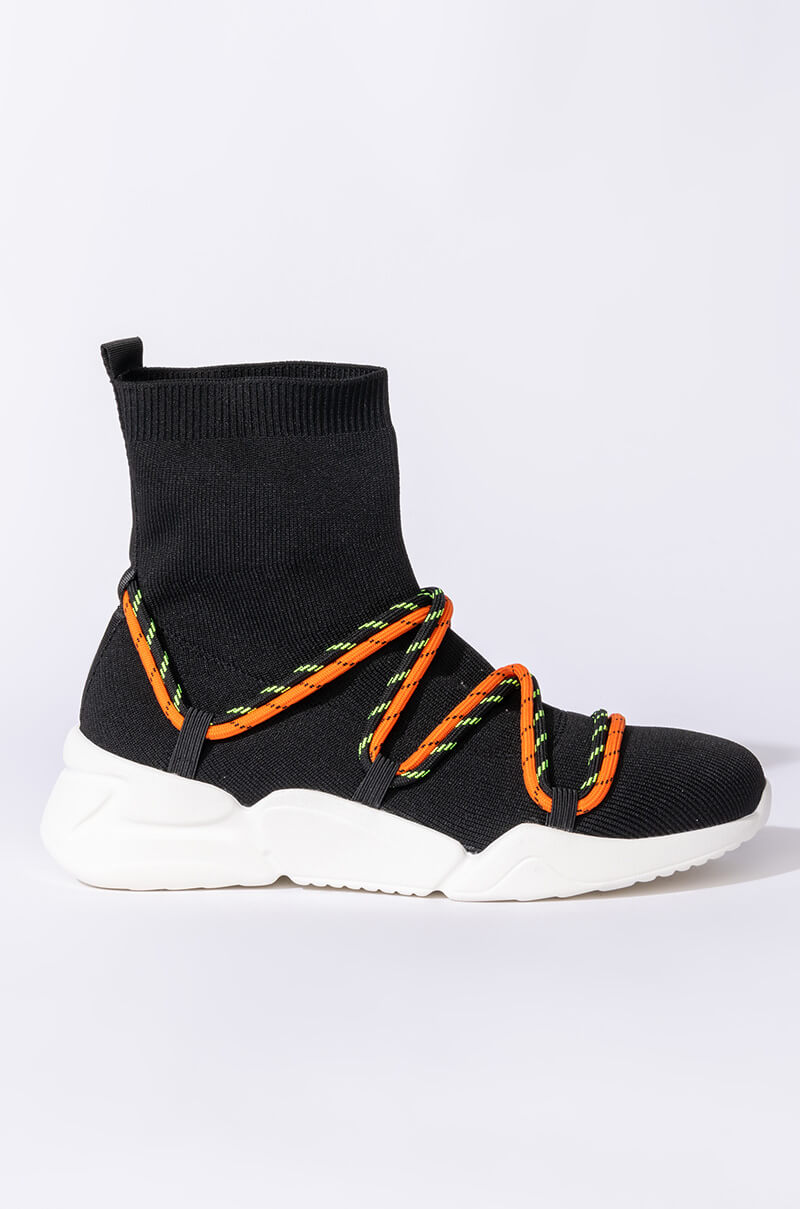 AZALEA WANG UP IN FLAMES FLATFORM SNEAKER IN BLACK MULTI