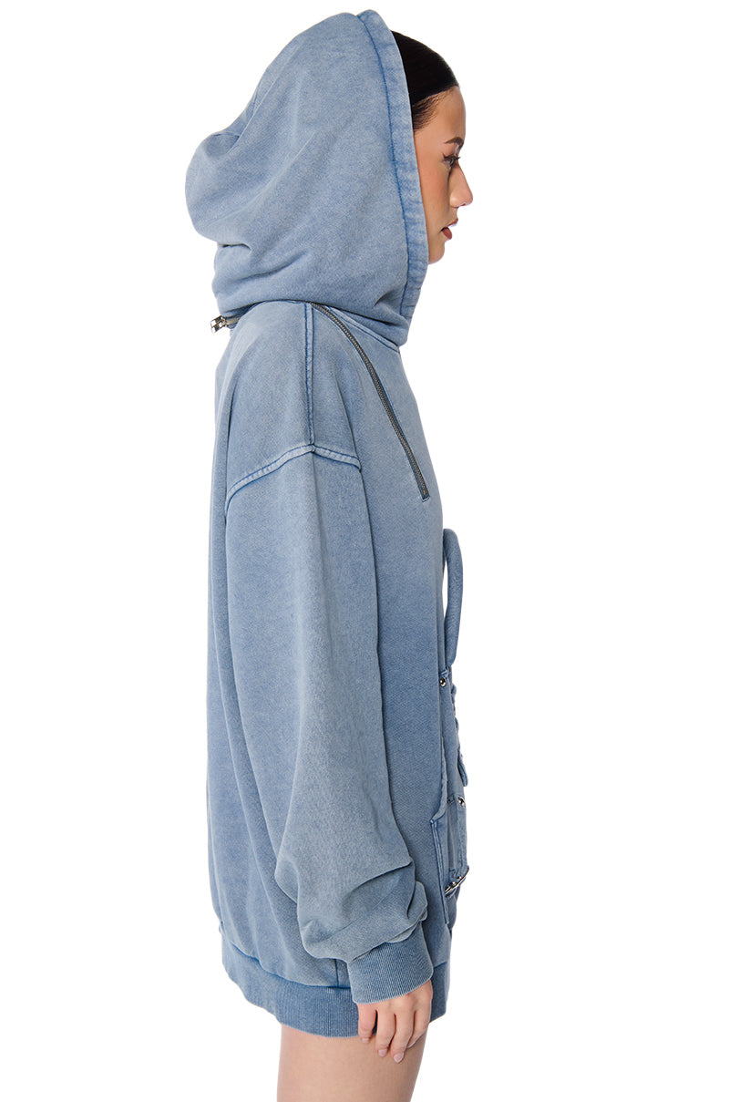 BAG ALERT OVERSIZED MINERAL WASH SWEATSHIRT IN BLUE