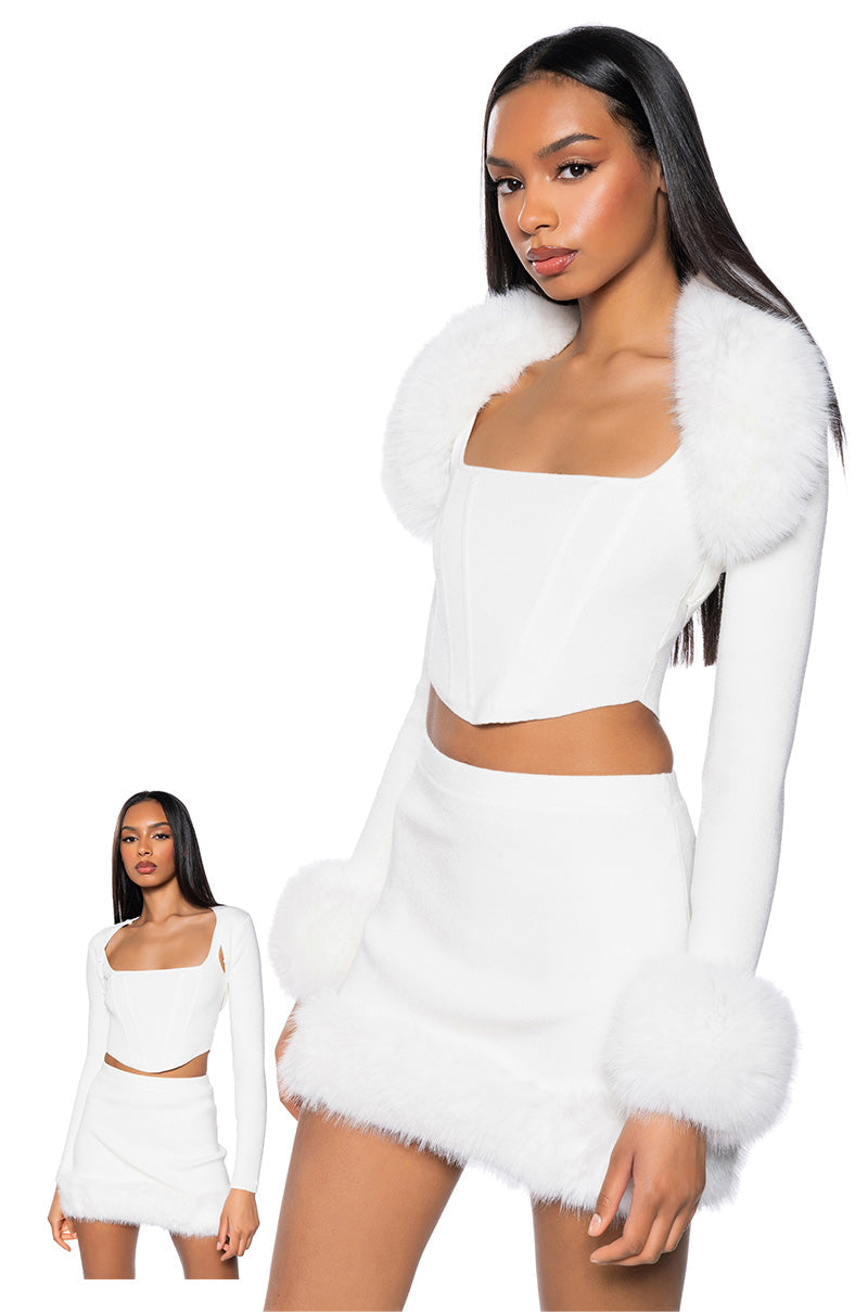 BIG MOOD FAUX FUR DETAIL SHRUG