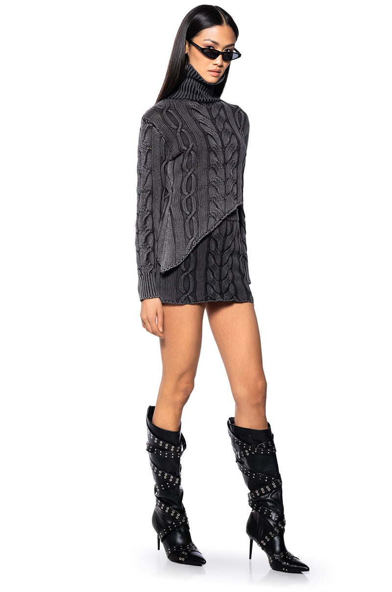 BUNDLED UP CHUNKY KNIT CROPPED SWEATER