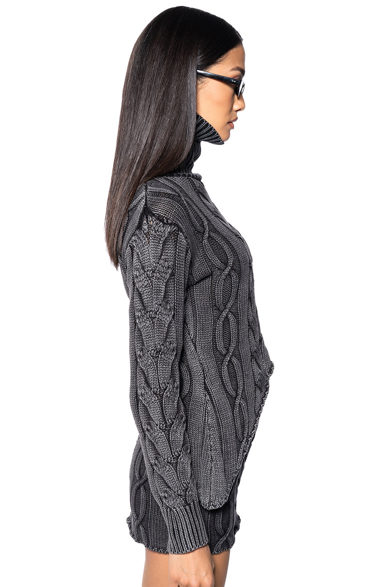 BUNDLED UP CHUNKY KNIT CROPPED SWEATER