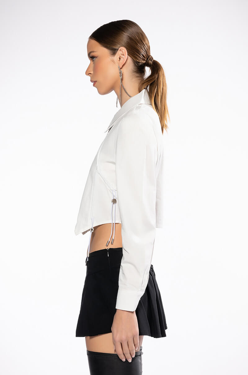 CARRIED AWAY CROPPED BUTTON DOWN TOP