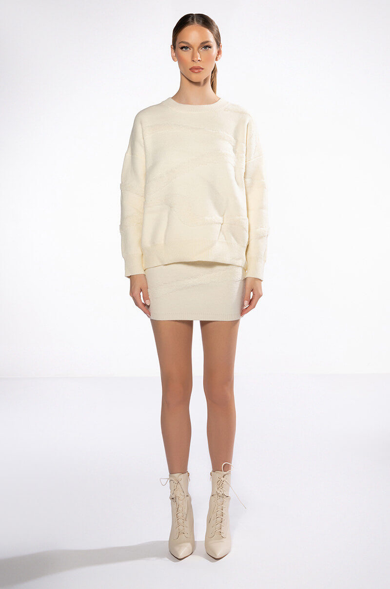 COMIN IN HOT CREW NECK SWEATER