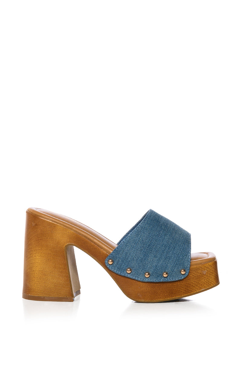 GROOVY CHUNKY PLATFORM SANDAL IN DENIM