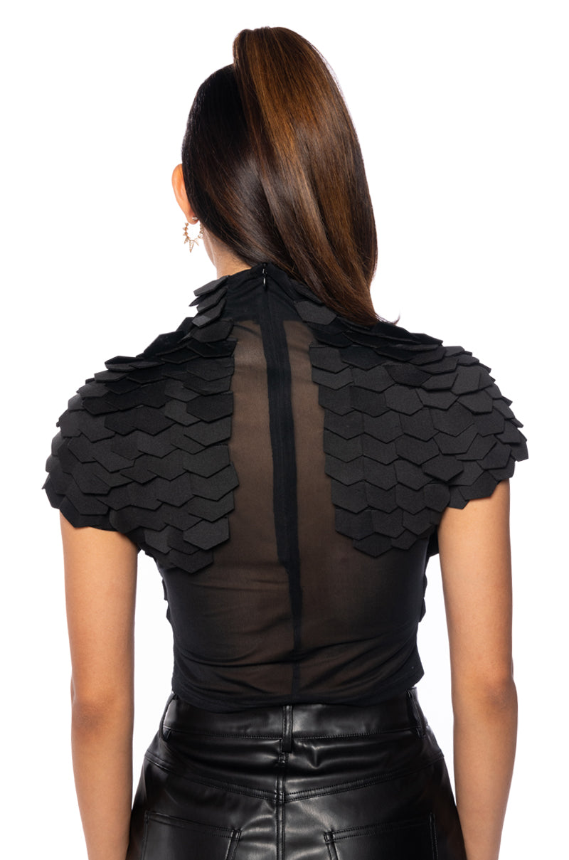IN BLOOM SCALE DETAIL TEXTURED SHORT SLEEVE TOP