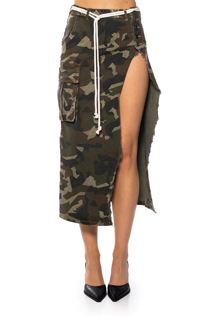 LOOKING UP CAMO MIDI SKIRT