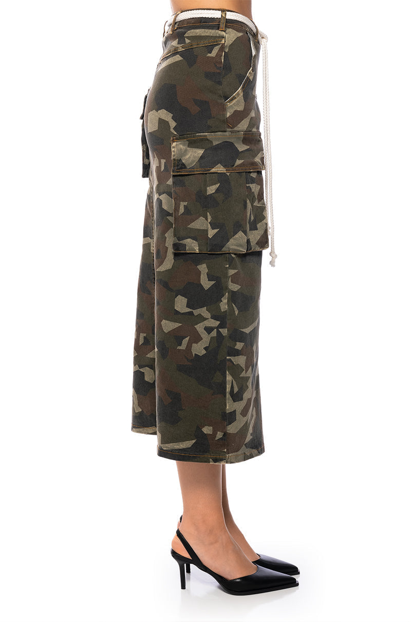 LOOKING UP CAMO MIDI SKIRT