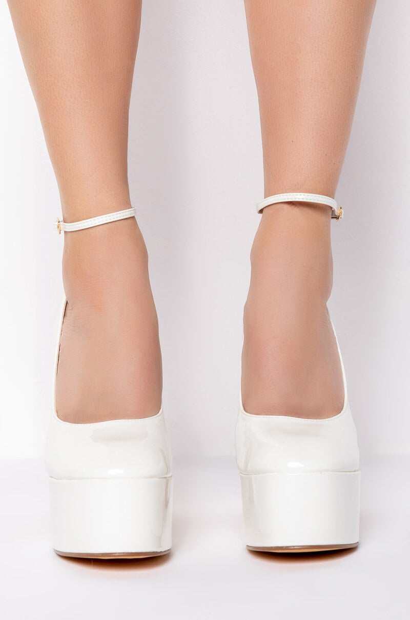 PATENT WHITE CHUNKY PUMPS