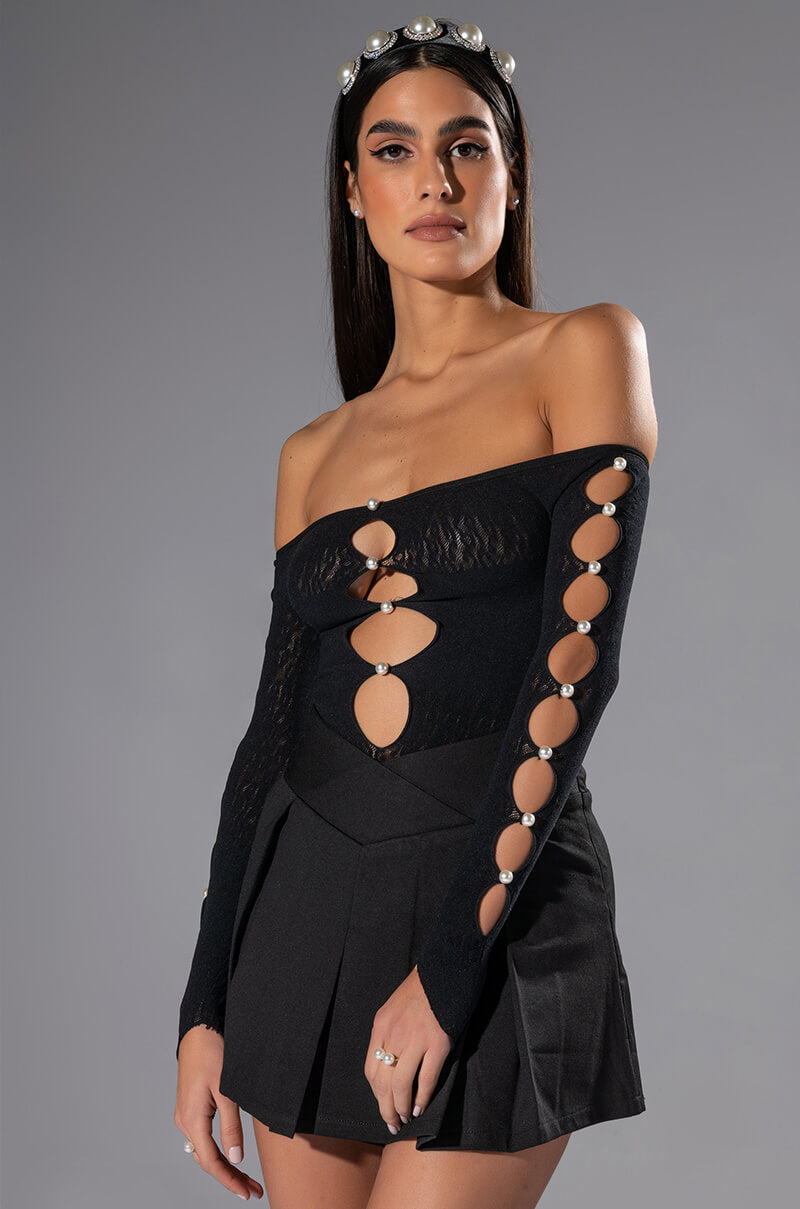 ON ONE SEAMLESS CUTOUT BODYSUIT