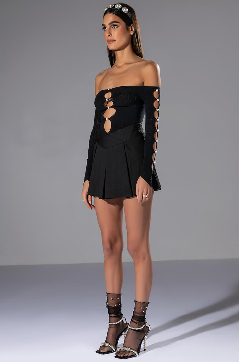 ON ONE SEAMLESS CUTOUT BODYSUIT