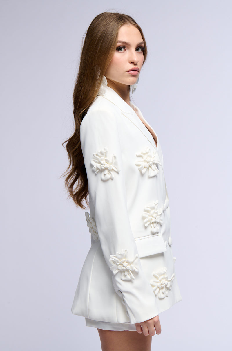 RUMI MONOCHROME FLORAL BLAZER IN WHITE